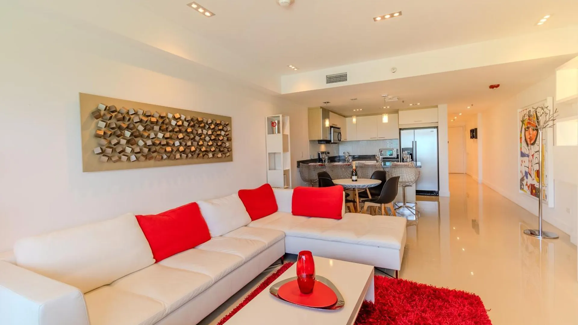 Oceania Residences Palm Beach 0*,